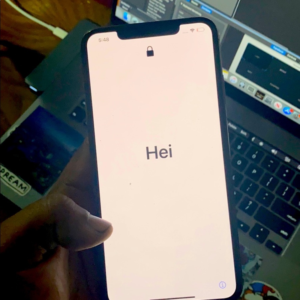iPhone XS Max gold